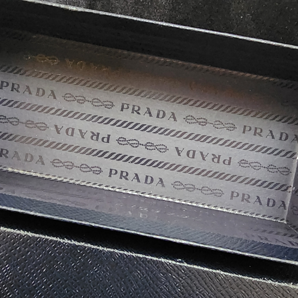 Prada Box - Picture 3 of 3
